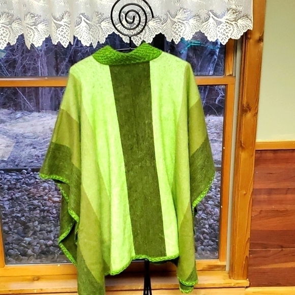 Tejidos Camm Embroidered Alpaca Wool Buttoned HandKnitted Collar Sz OS Poncho - Picture 3 of 7